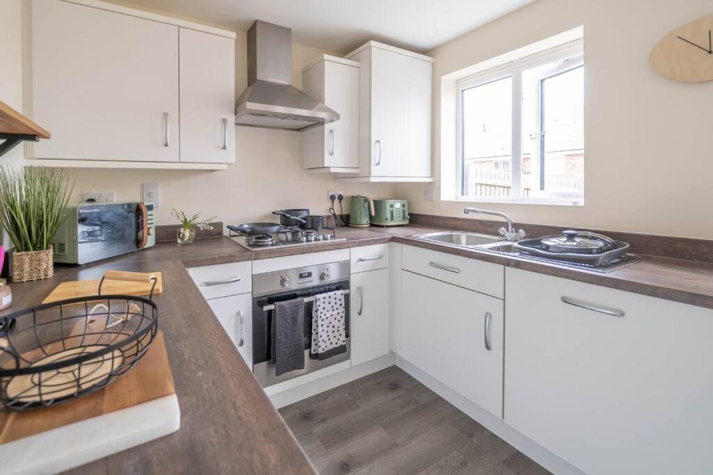 شقة Good For Company Let 2-Bed In Coventry 2X Parking المظهر الخارجي الصورة