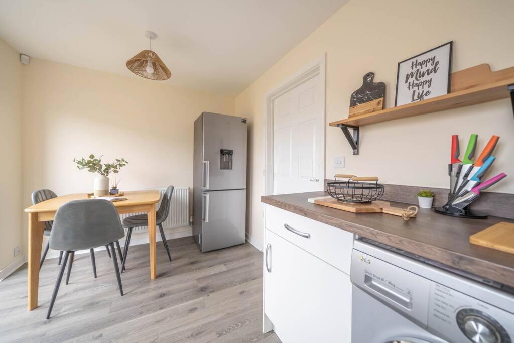 شقة Good For Company Let 2-Bed In Coventry 2X Parking المظهر الخارجي الصورة
